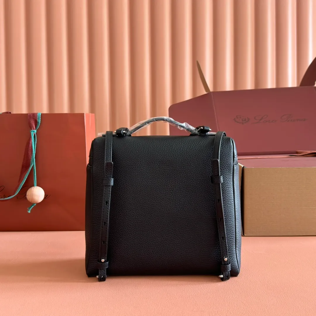 p1360💋💋💋【Original leather all-steel configuration counter complete package】Loro pianaExtra Pocket L23.5 Backpack Calfskin/Goods This Extra Pocket soft calfskin backpack has a unique trapezoidal appearance. A hint of natural grain gives the backpack character and enhances the softness of the leather. The practical design makes it the ideal accessory for busy everyday life. Dimensions: Length 21✖️Height 23.5✖️Width 8cm Dimensions are measured manually, please understand if there are slight errors Leather handle with shoulder strap Two-way zipper closure, zipper pull embellished with MY Charms pendant